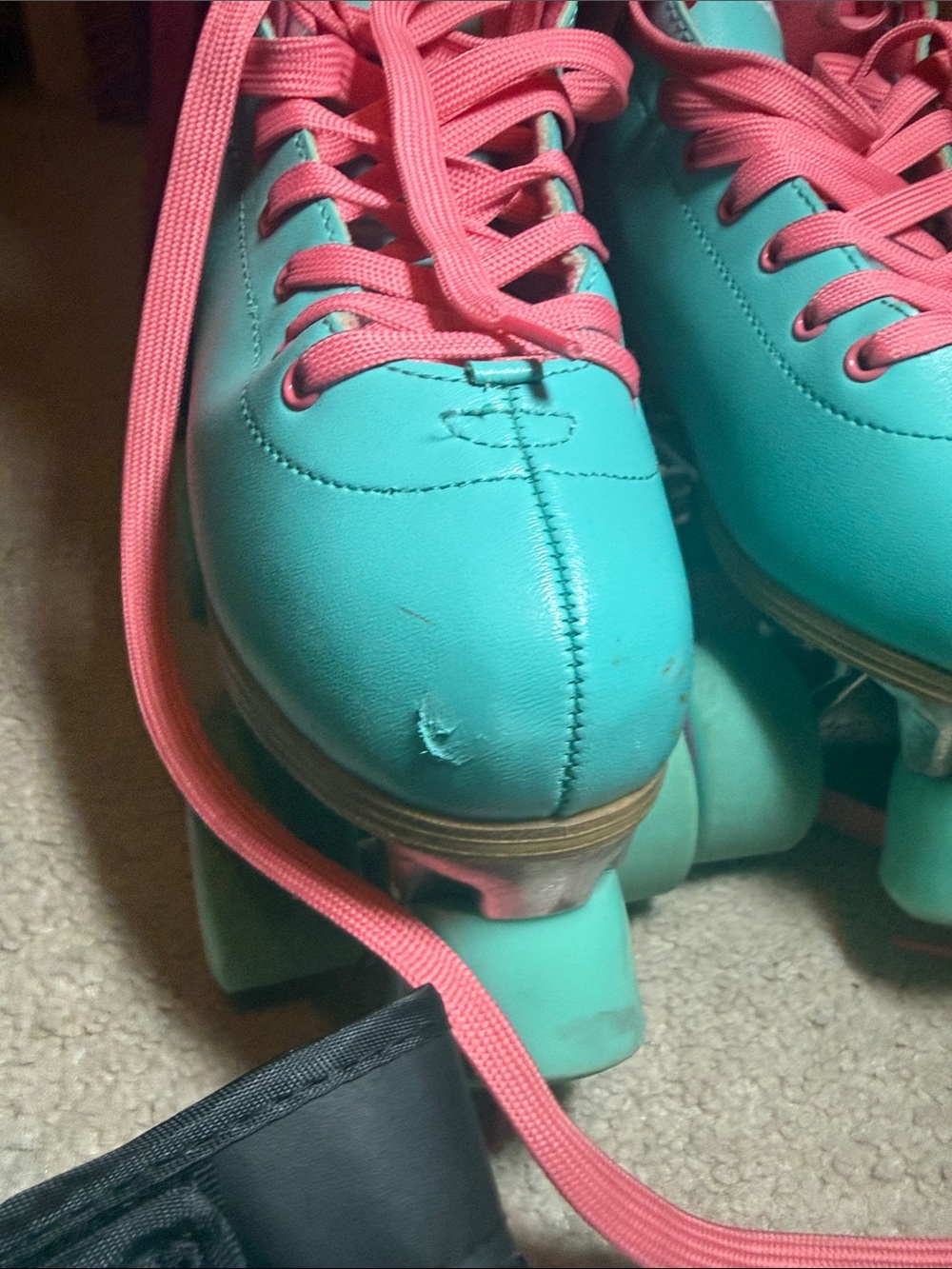 Impala Mint & Coral Quad Roller Skates with Protective Gear and Pink Skate Bag - Picture 2 of 16